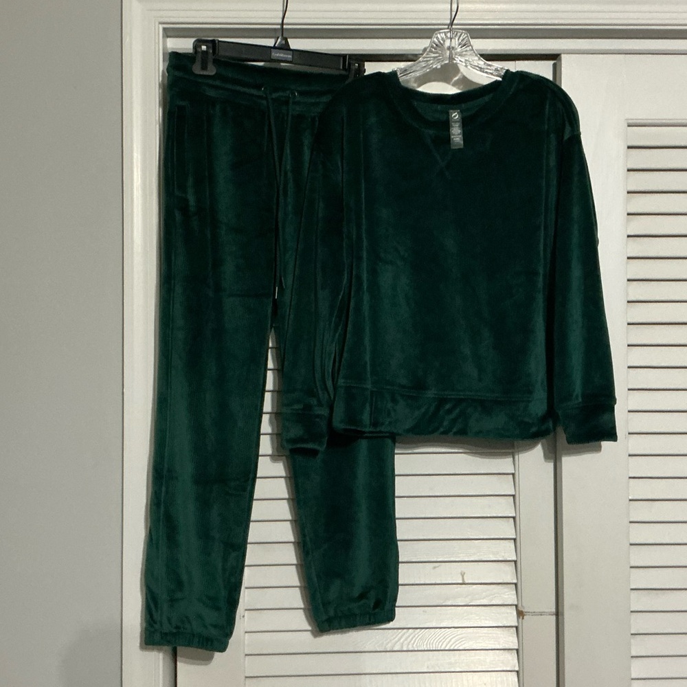Lou & Grey Forest Green Velour Sweatshirt with Matching Drawstring Pants.